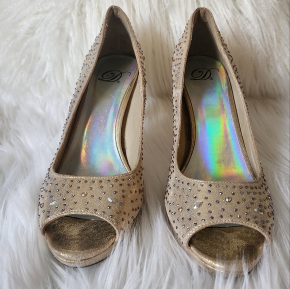 Gold Sparkle Heels ✨️ - Picture 4 of 5